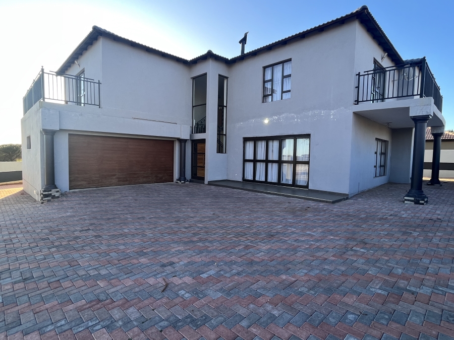 5 Bedroom Property for Sale in Wilkoppies North West